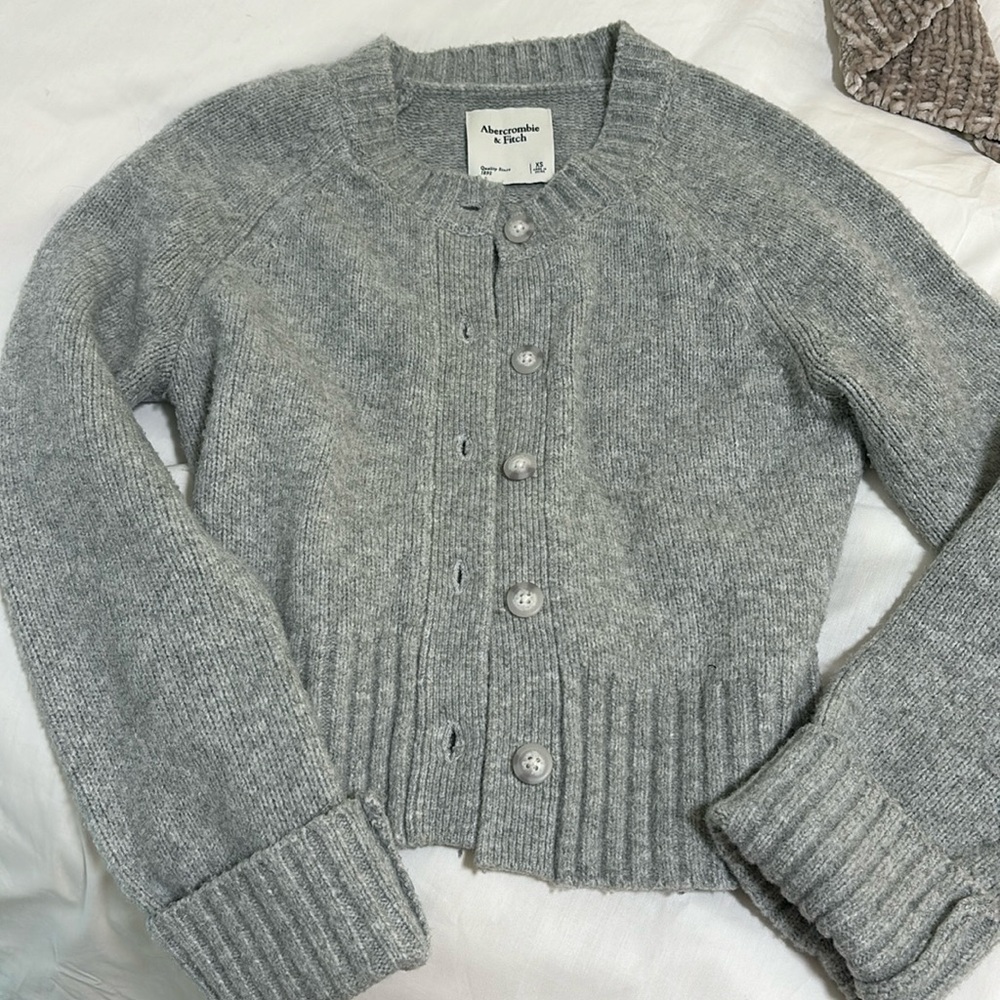 Abercrombie & Fitch Gray Knit Button-Up Cardigan